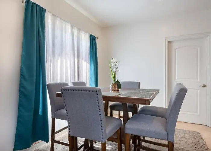 Luxe Apartment In Beverly Hills Sleeps 6