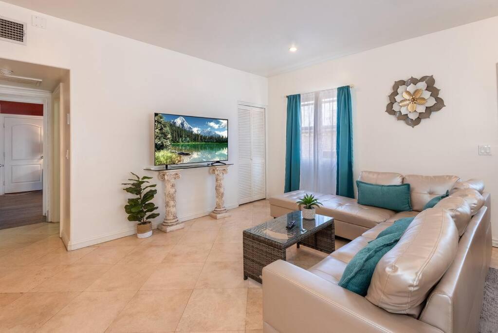 Apartamento Luxe In Beverly Hills Sleeps 6 *